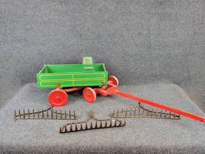 lot 399 image: Small Wood Wagon - 18.5 x 12 x 12 wo the Hitch, and Vintage Rake Heads - Hang on the wall for decoration - NO SHIPPING