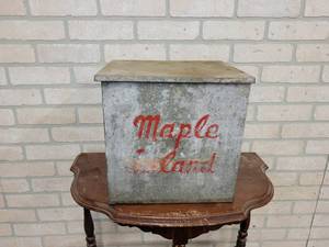lot 404 image: Vintage Galvanized Maple Island Milk Box - 12 x 10 x 12 Tall