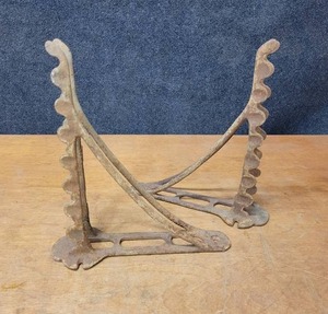 lot 414 image: Pair of Antique Cast Iron Shelf Brackets - About 12 x 11 x 2 Each