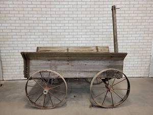 lot 181 image: Beautiful Steel Wheel Wagon for Yard Art (36 x 60 x 34 Tall) - Makes a great Planter - NO SHIPPING