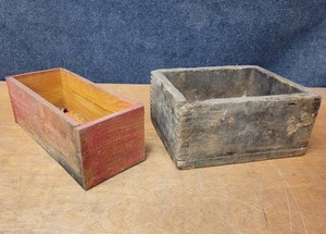 lot 420 image: Pair of Vintage Wood Crates  Boxes - Red one is about 15 x 6 x 5 and the other is 12 x 10 x 6