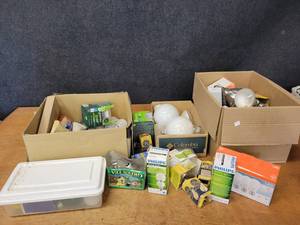 lot 522 image: 2 Boxes of Assorted Light Bulbs - Both LED and Incandescent - NO SHIPPING