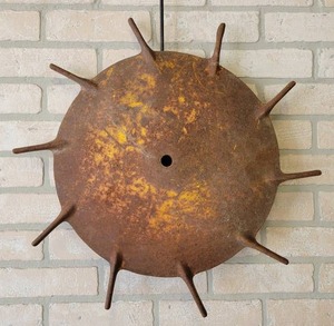 lot 534 image: Antique Steel Farm Implement Wall Hanger - About 21 Diameter