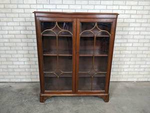lot 203 image: Beautiful Antique Locking Cabinet - Skandia Furniture Co. Rockford IL - Old English Mahogany Finish - Key Included - NO SHIPPING