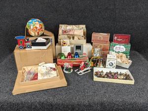 lot 299 image: Lot of Vintage Christmas Dcor - circa 1960s - NO SHIPPING