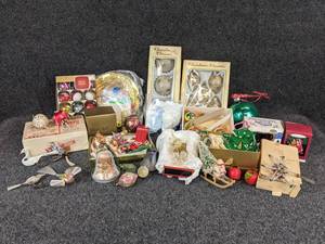 lot 300 image: Lot of Vintage Christmas Dcor - circa 1940s-90s - NO SHIPPING