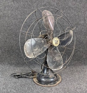 lot 481 image: Vintage Robbins & Myers, Inc Desk Fan