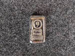 lot 175 image: 10 TROY OUNCES .999 Fine Silver Bar - 9 Fine Mint Bar