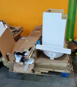lot 47 image: Salvage Pallet - Vanity, Furniture, Glass Table Tops (For parts or repair)