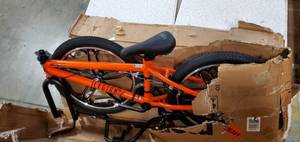 lot 26 image: Mongoose Legion Freestyle Sidewalk BMX Bike (Missing Pedals)