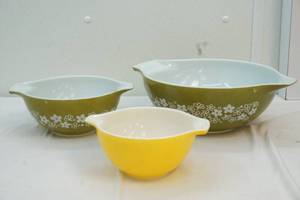 pyrex mixing bowls