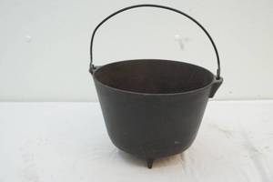 cast iron cooking pot