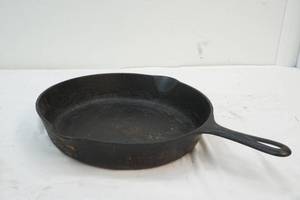 cast iron frying pans