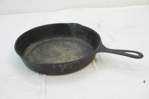 cast iron frying pan