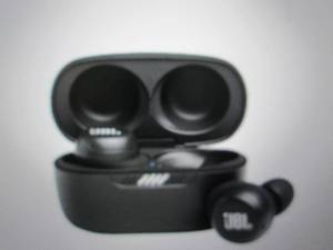 JBL live free NCtws noise cancelli...
