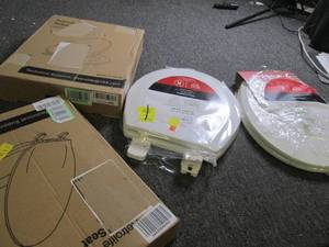 lot of 4 toilet seats...