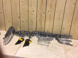 DEWALT Mechanics Tool Set with TOUGHSYSTEM 22 in. Medium Tool Box Customer return see pictures