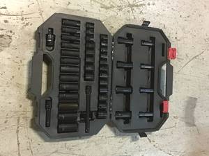 Husky 38 in. Drive SAEMM Impact Set (44-Piece) Customer Returns See Pictures