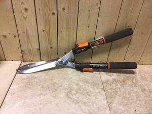 Fiskars 9 in. Power-Lever Steel Blade Telescoping Steel Handle Hedge Shears Customer Returns See Pictures