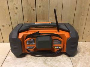 RIDGID 18V Hybrid Jobsite Radio with Bluetooth Wireless Technology (Tool Only) Customer Returns See Pictures