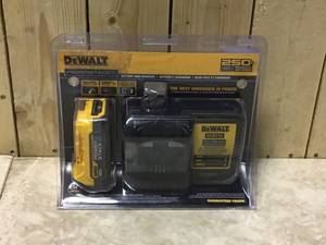 DEWALT 20-Volt MAX POWERSTACK Compact Battery Starter Kit Customer Returns See Pictures