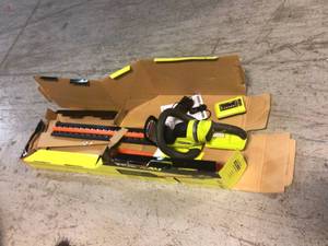 RYOBI 40V 24 in. Cordless Battery Hedge Trimmer with Battery and Charger missing Battery Customer Returns See Pictures