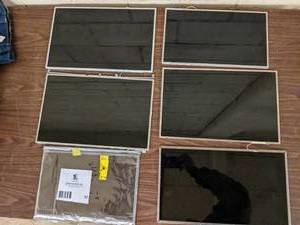 lot 32 image: 6 assorted Laptop Screens-For PartsRepair