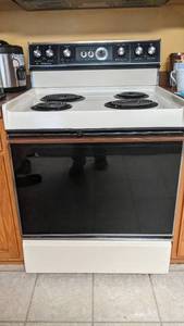 lot 12 image: Hot Point Self-Cleaning Oven