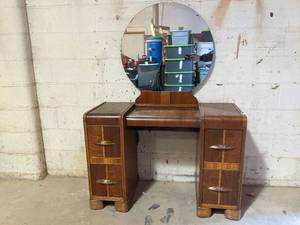 lot 68 image: 1930s Art Deco Vintage Waterfall Inlay Vanity