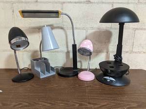 lot 82 image: Awesome Lamp Collection- Three Table Lamps & 1 Miracle-Gro Aero Garden 3Grow Lamp