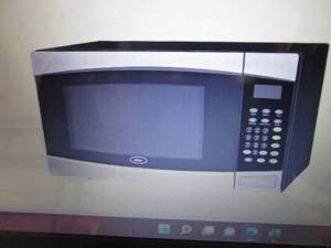 Oster 1.6 Cu. Ft. 1000-Watt Counter...