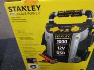 Stanley 300-Amp Jump Starter open b...