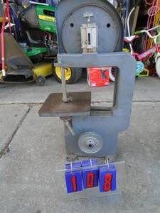lot 108 image: Homecraft table top band saw. Heavy cast iron unit. Looks lightly used. No motor. As shown.