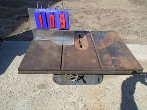 lot 109 image: Powrkraft bench top table saw. Cast iron. Nice old unit. No motor. As shown.