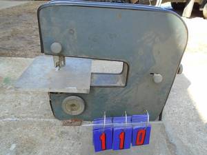lot 110 image: Older table top band saw. Nice condirtion. No motor. As shown.