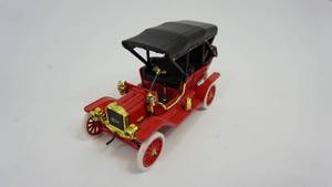 lot 35 image: National Motor Museum   Mint Red Ford Model T-- 137 Die Cast
