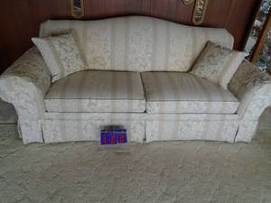 lot 100 image: Cream color fabric couch. Very clean.Looks hardly used. As shown.