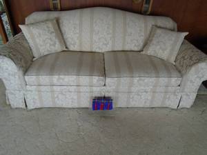 lot 101 image: Cream color fabric couch. Very clean.Looks hardly used. As shown.