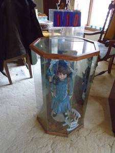 lot 110 image: Doll in display case. Limited edition. From The doll maker.Samantha, In octagon case. $4- $500 retail new. Very nice condition. As shown.