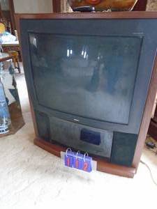 lot 112 image: 36 RCA cabinet tv home theater edition. Tested & works. As shown.