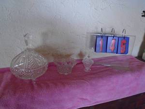 lot 146 image: Qty of 3 glass bowls. As shown.