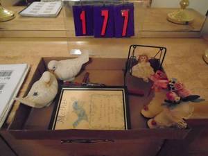 lot 177 image: Flat of figurines. As shown.