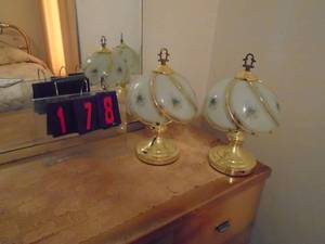 lot 178 image: Qty of 2 touch lamps. Nice condition. As shown.
