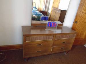 lot 182 image: Vintage dresser with mirror & matching chest of drawers. Very nice used condition. As shown.