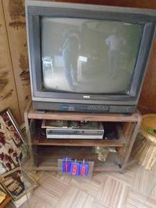 lot 198 image: Older tv & dvd player with cabinet. As shown.