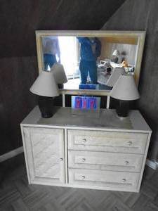 lot 202 image: Dresser with mirror & 2 lamps. As shown.