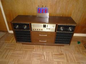 lot 220 image: Very nice Montgomery Ward airline stereo system with 8 trackphono. As shown.