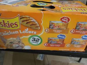Purina Friskies 32 Cans Cat Food...