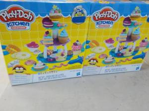 2 Play-Doh Kitchen Creations...