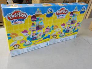 2 Play-Doh Kitchen Creations...